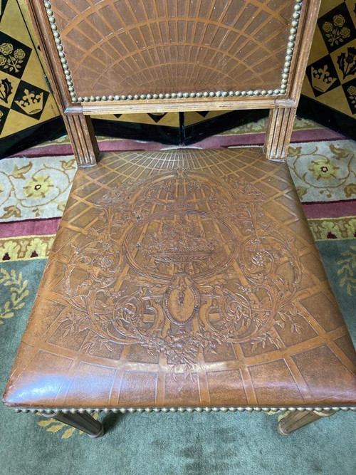 Suite di 10 sedie in pelle in stile Luigi XVI