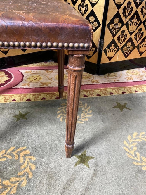 Suite di 10 sedie in pelle in stile Luigi XVI