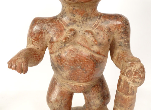 Präkolumbianische Skulptur Colima Mexiko Schamane stehend Stock Schlange Erde