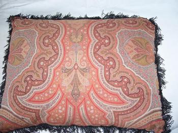Cuscino e passamaneria in cashmere del XIX secolo
