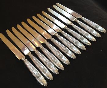 12 silberne Dessertmesser Punch Neck Brace Goldschmied Edouard Pasquet Anfang zwanzig