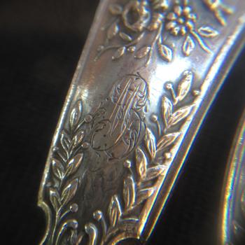 12 silberne Dessertmesser Punch Neck Brace Goldschmied Edouard Pasquet Anfang zwanzig
