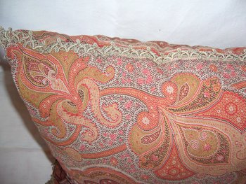 Coussin en cachemire du 19e siècle et son galon