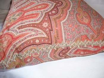 Coussin en cachemire du 19e siècle et son galon