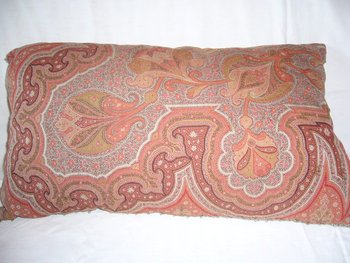 Coussin en cachemire du 19e siècle et son galon