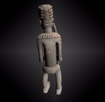 SCULPTURE d'un DIGNITAIRE Culture Bamoun, Cameroun Première moitié du XXème siècle