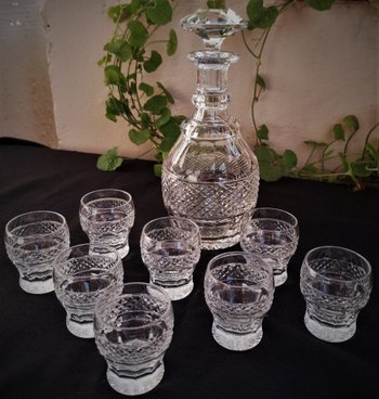 Service à liqueur modèle "Trianon" en cristal Saint-Louis (1 carafe + 8 verres)