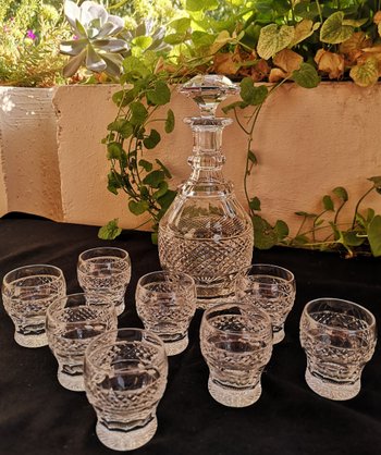Service à liqueur modèle "Trianon" en cristal Saint-Louis (1 carafe + 8 verres)