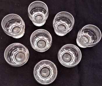 Service à liqueur modèle "Trianon" en cristal Saint-Louis (1 carafe + 8 verres)