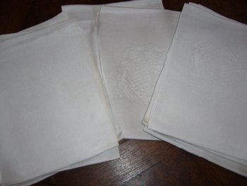 16 armorial napkins from the 19th century