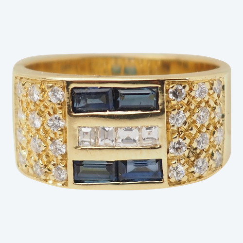 Ring aus Gelbgold, Diamanten und Saphiren