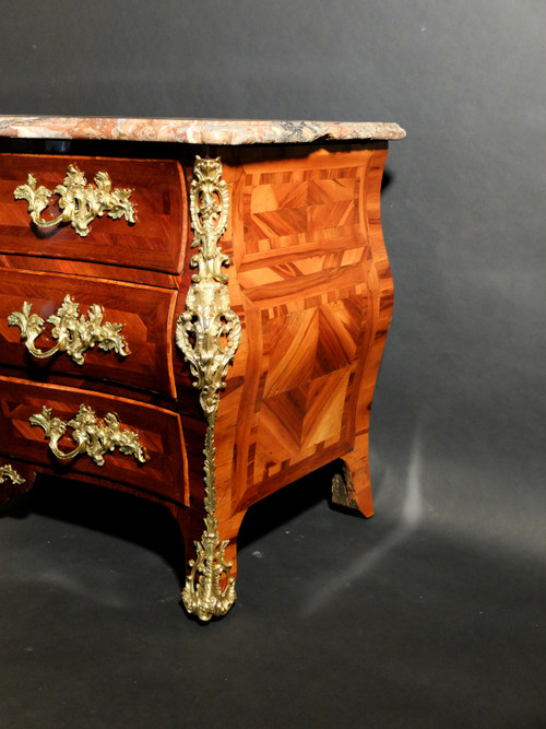 Tomb chest of drawers stamped by François Fleury - Louis XV period