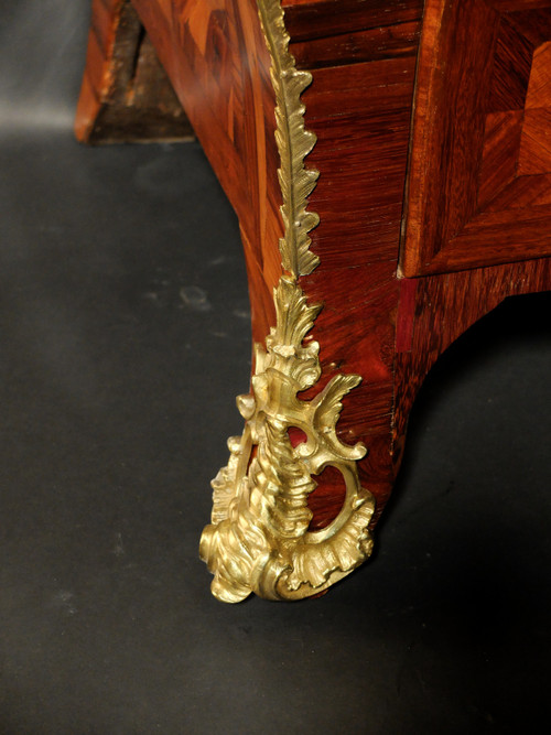 Tomb chest of drawers stamped by François Fleury - Louis XV period