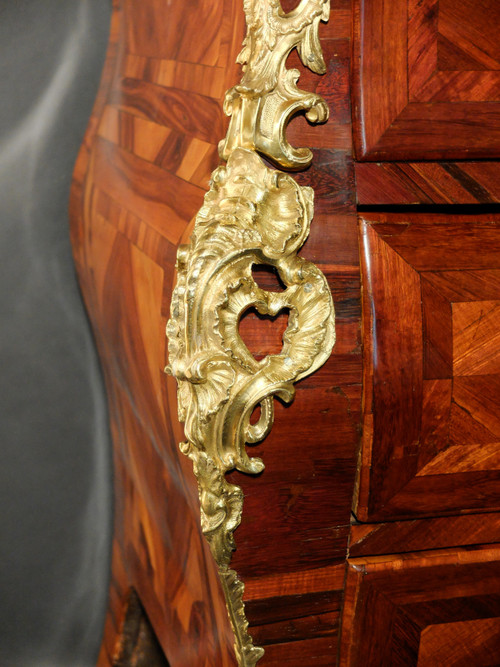 Tomb chest of drawers stamped by François Fleury - Louis XV period