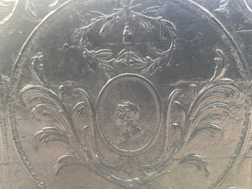 Belle plaque de cheminée anciennement fonte d'époque 18 ème Louis XVI (72 X 72,5 cm )