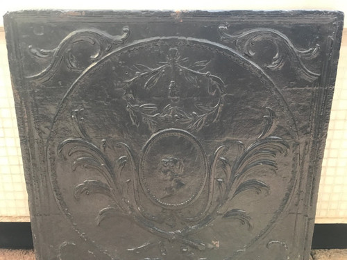 Belle plaque de cheminée anciennement fonte d'époque 18 ème Louis XVI (72 X 72,5 cm )