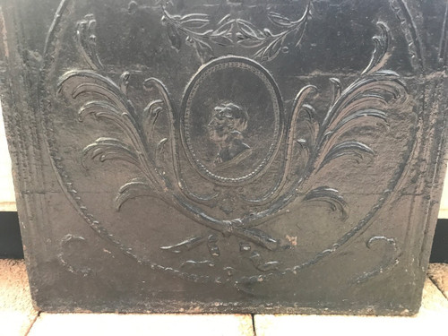 Belle plaque de cheminée anciennement fonte d'époque 18 ème Louis XVI (72 X 72,5 cm )