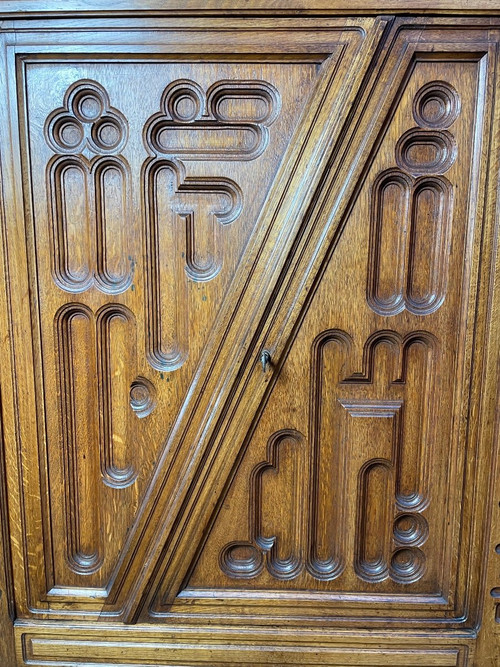 Gothic-Renaissance style sideboard in oak 1900
