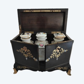 Tea box, in boulle marquetry with porcelain service, Japanese decor