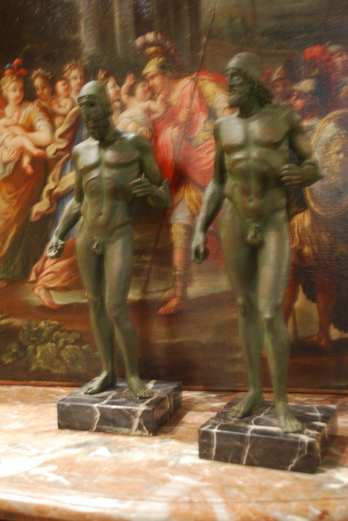 Zwei Große Statuen Griechischer Krieger aus Riace Nach Der Antike