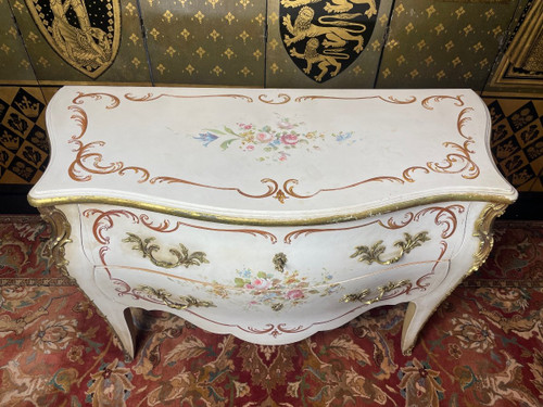 Commode De Style Louis XV En Bois Peint