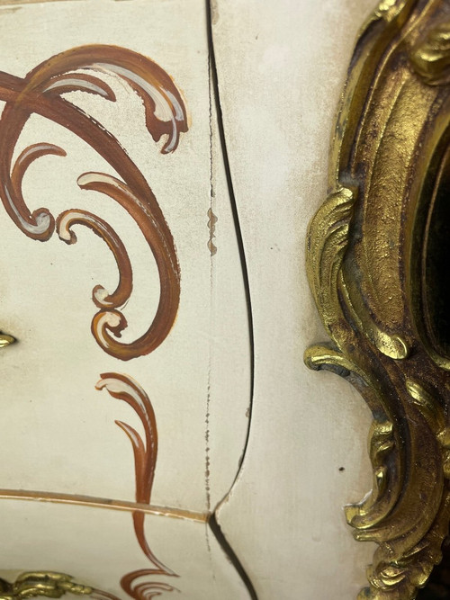 Commode De Style Louis XV En Bois Peint
