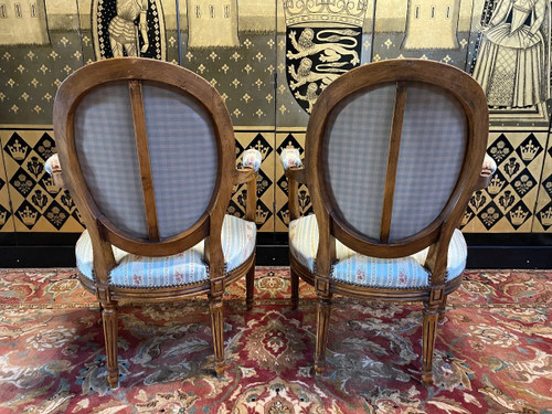 Paire De Fauteuils De Style Louis XVI