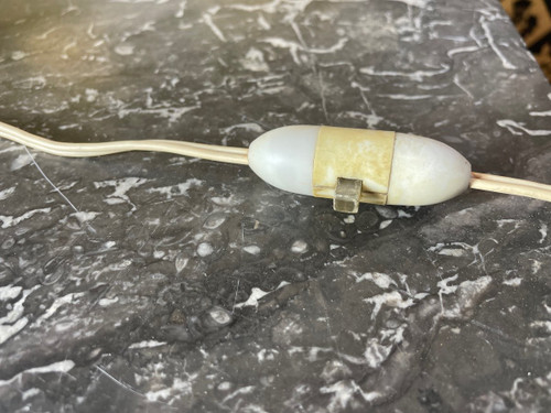 Alabasterlampe, die die Spechtdame darstellt