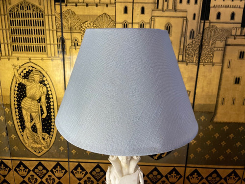 Alabasterlampe, die die Spechtdame darstellt