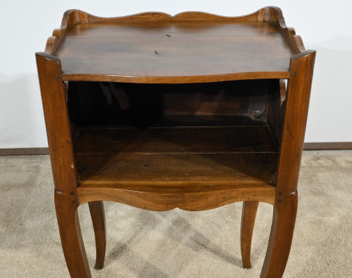 Small solid walnut snack table, Louis XV - 18th century