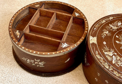 Vietnam, Fin Du XIXème Siècle, Début Du XXème Siècle, Coffret En Bois Marqueté De Nacre.
