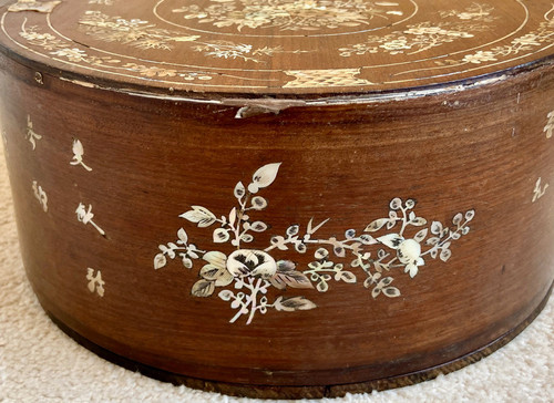 Vietnam, Fin Du XIXème Siècle, Début Du XXème Siècle, Coffret En Bois Marqueté De Nacre.