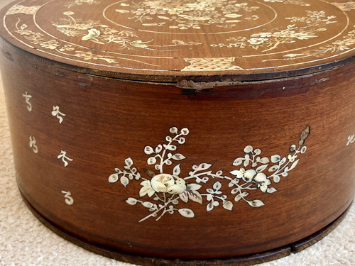 Vietnam, Fin Du XIXème Siècle, Début Du XXème Siècle, Coffret En Bois Marqueté De Nacre.
