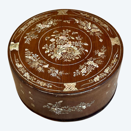 Vietnam, Fin Du XIXème Siècle, Début Du XXème Siècle, Coffret En Bois Marqueté De Nacre.