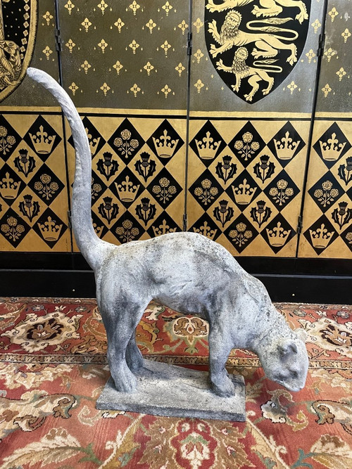 Gartenkatze aus Kunststein