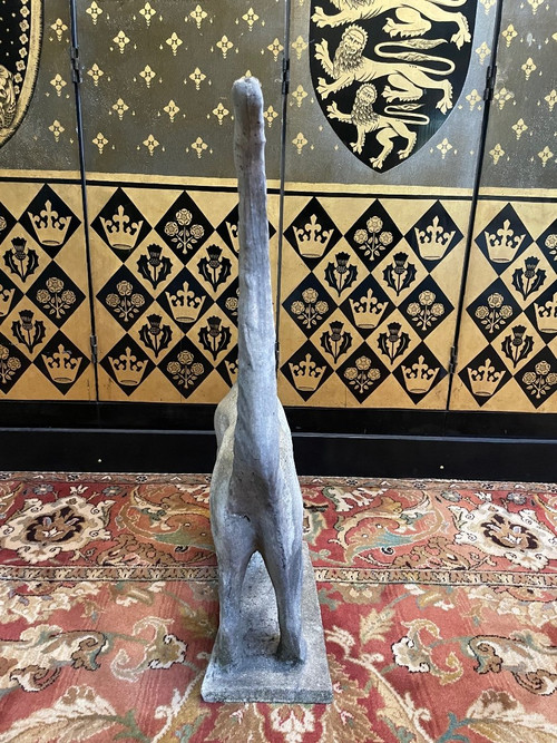 Gartenkatze aus Kunststein