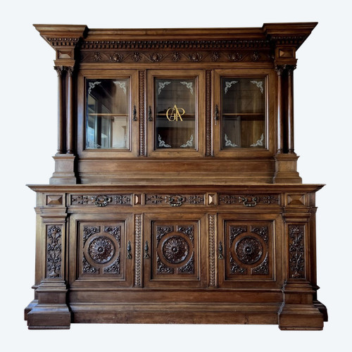 Renaissance style bookcase in walnut entirely carved circa 1850