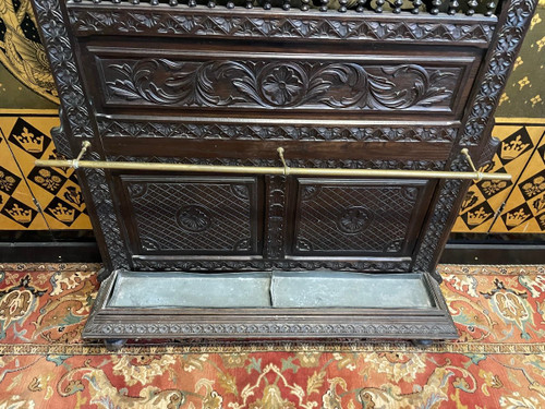 Garderobe - Garderobenständer Im Renaissance-Stil
