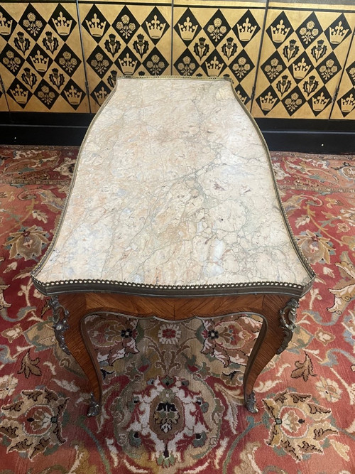 Couchtisch im Louis XV-Stil
