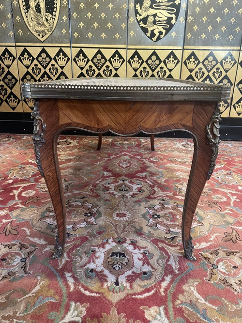 Couchtisch im Louis XV-Stil