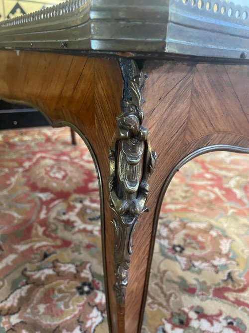 Couchtisch im Louis XV-Stil