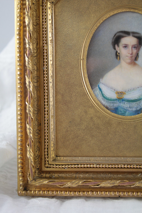 Miniature peinte de Louise Besnard (1816-1879) et cadre en bronze doré Picart