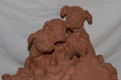 "Tre Cuccioli" in terracotta Firmato Georges Lucien Vacossin Inizio del XX secolo
