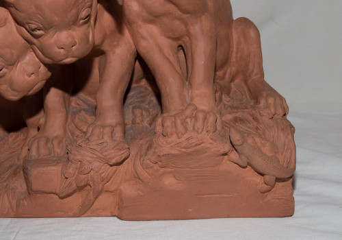 "Tre Cuccioli" in terracotta Firmato Georges Lucien Vacossin Inizio del XX secolo