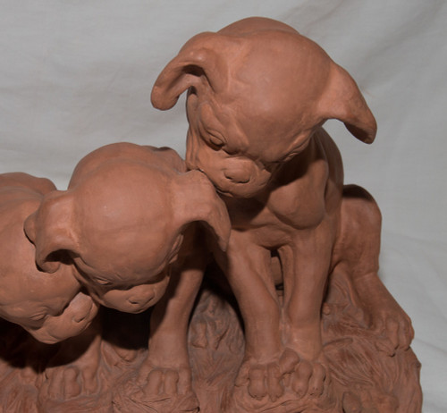 "Tre Cuccioli" in terracotta Firmato Georges Lucien Vacossin Inizio del XX secolo