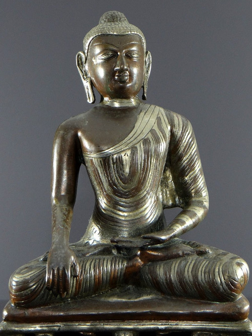 Birmanie, Années 1920/1930, Statue Bouddha En Bronze à Double Patine Cuivre Et Argent.