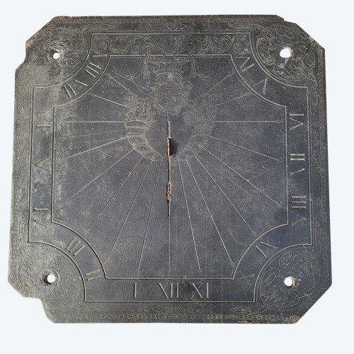 Cadran Solaire En Ardoise, Décoré Et Daté 1704
