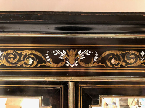 Libreria Napoleone III, legno annerito con intarsi in ottone, avorio e madreperla