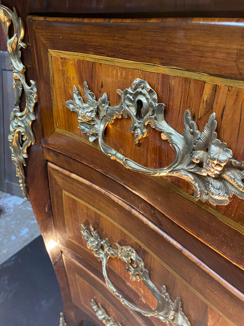 Commode Louis XV d’époque 18e siècle estampillée 