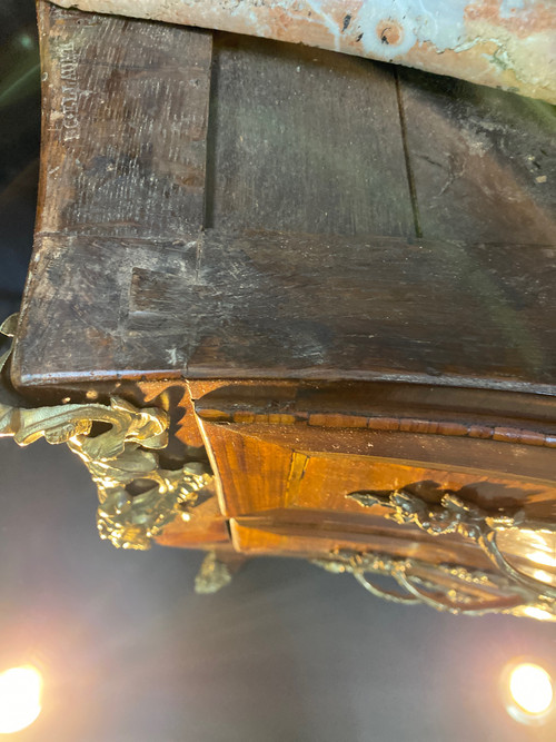 Commode Louis XV d’époque 18e siècle estampillée 